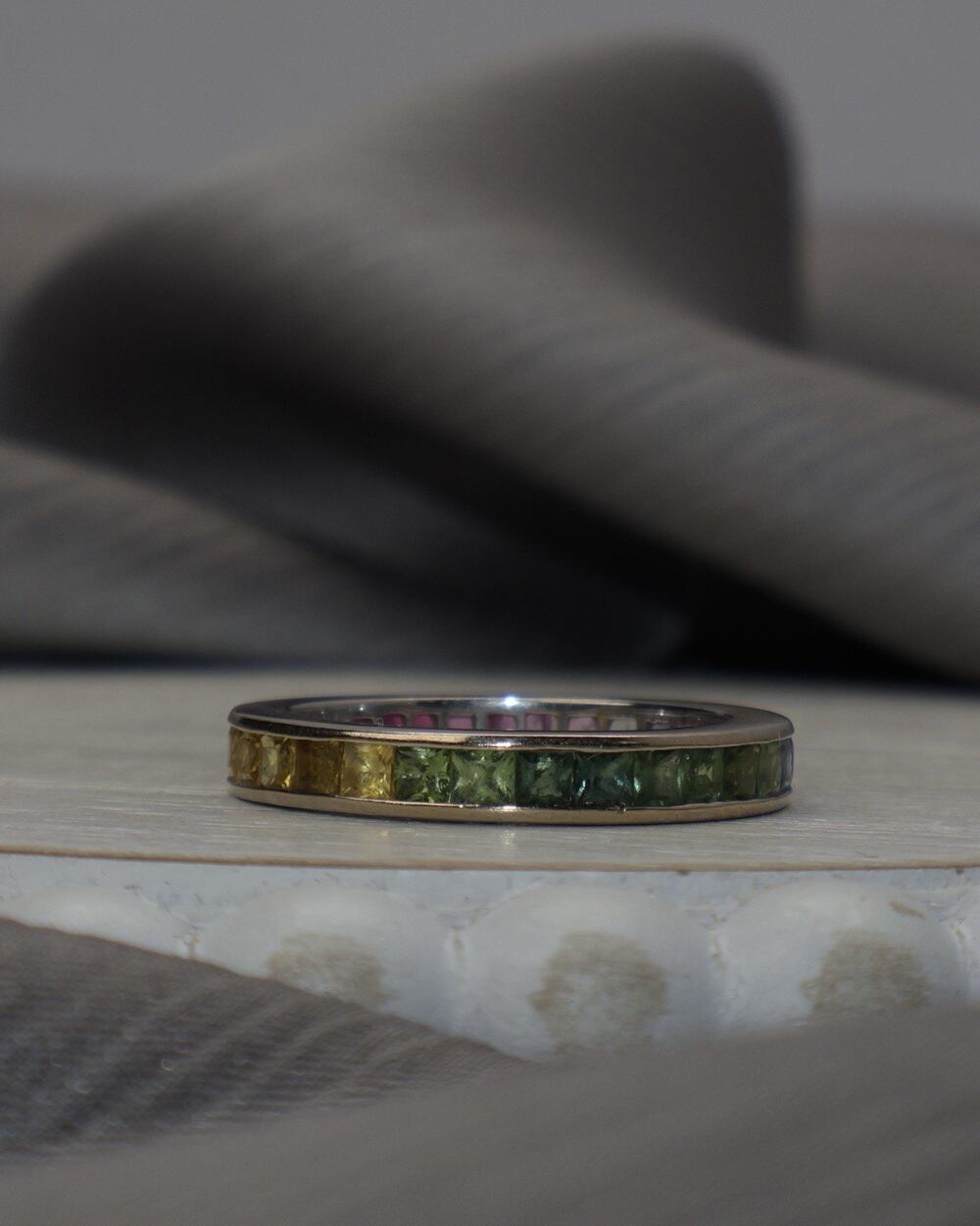 18k White Gold Multi Color Sapphire Band Ring 3.85G / Sz 7